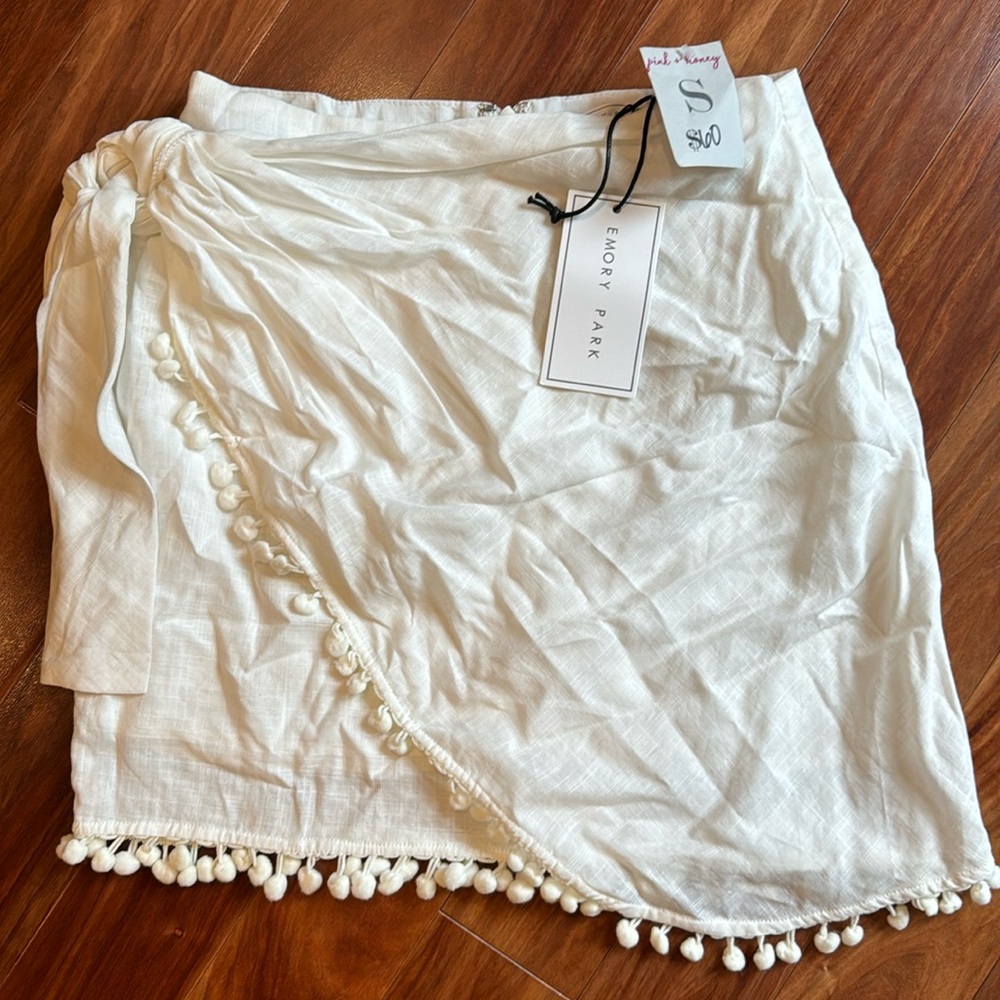 NWT Adorable Emory Park White Wrap Skirt with Pom Poms Small